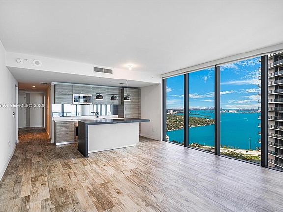 4th image of 650 NE 32nd St #4407