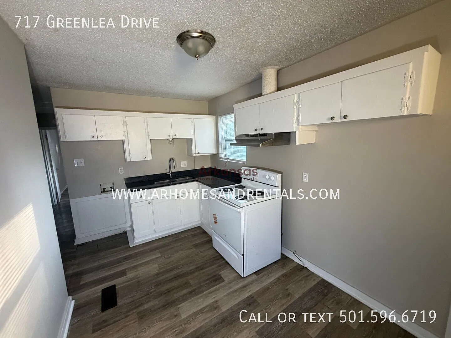 ~ 1/2 Off First Month's Rent ~ 717 Greenlea Drive | 3 Bedrooms | 1 Bathroom — Photo 4