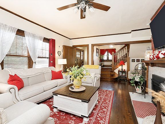 4th image of 1324 Dewey Ave