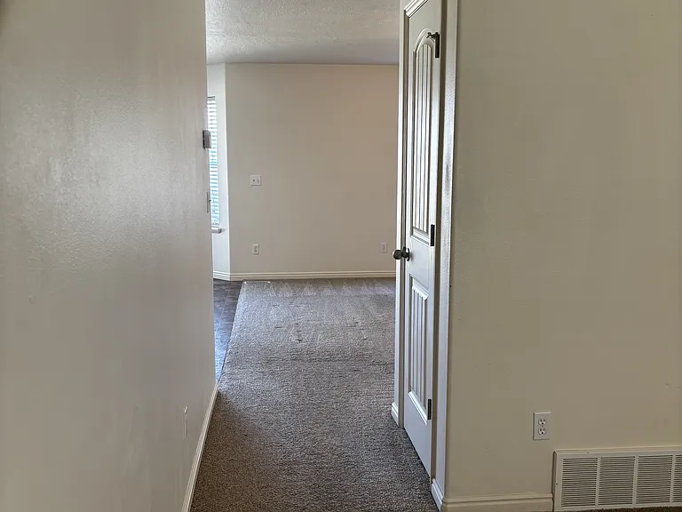 2431 E Ox Yoke Dr — Photo 4