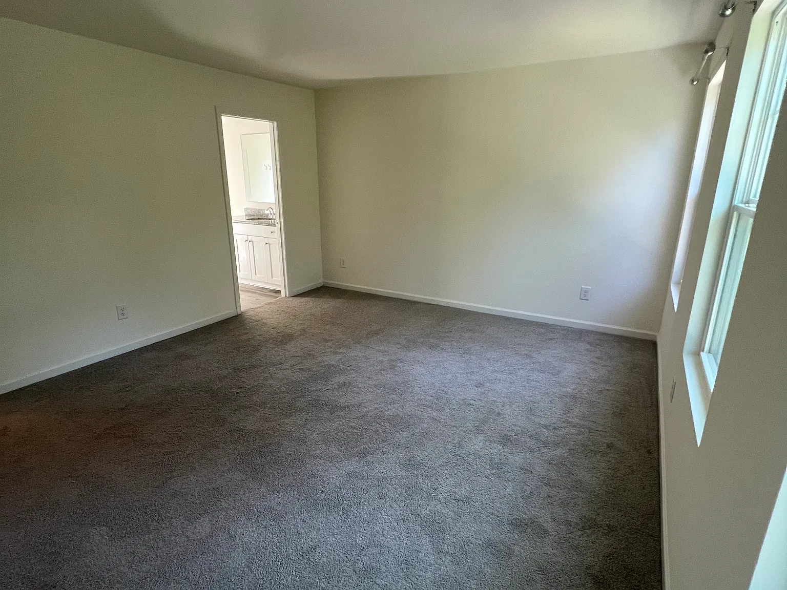 2 bed, 2.5 bath, 1340 sqft, $1,599 — Photo 4