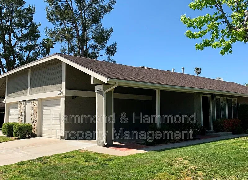 3 bed, 2.0 bath, 1028 sqft, $4,495 — Photo 1