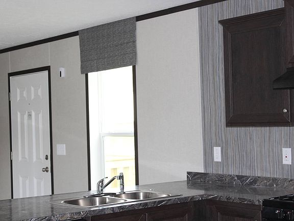 5th image of 7 Evelyn Ct #7