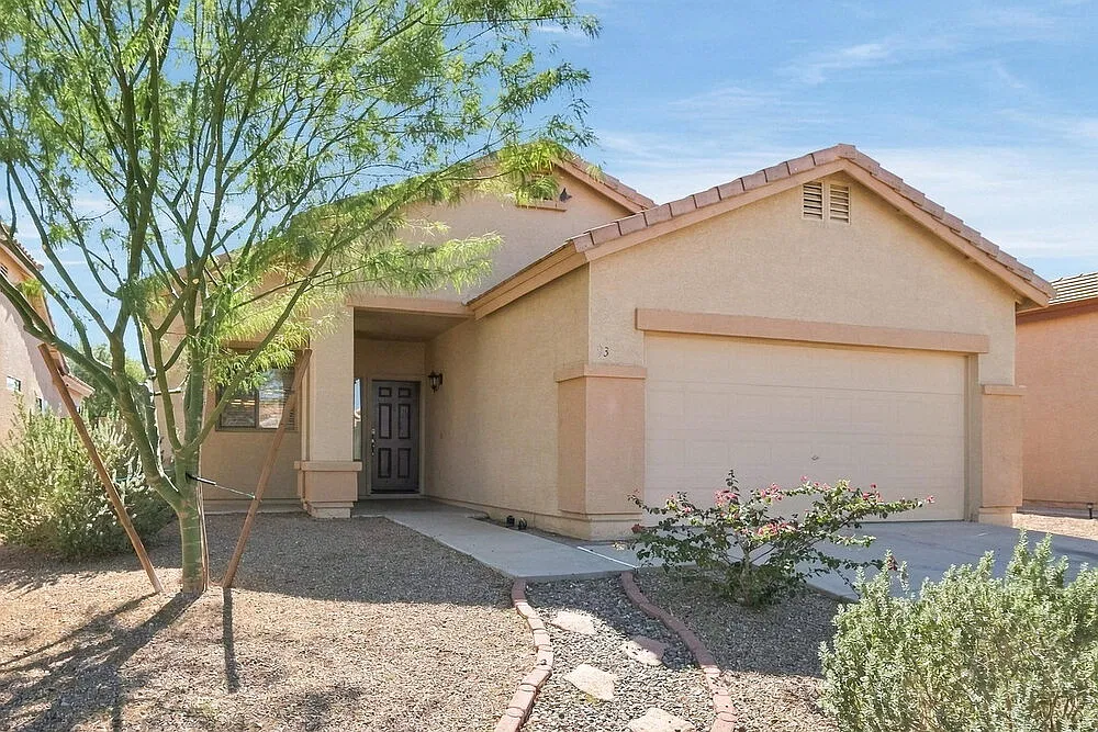 3 bed, 2.0 bath, 1238 sqft, $1,645 — Photo 3