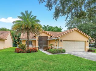 3703 S Lancewood Pl, Delray Beach, FL 33445