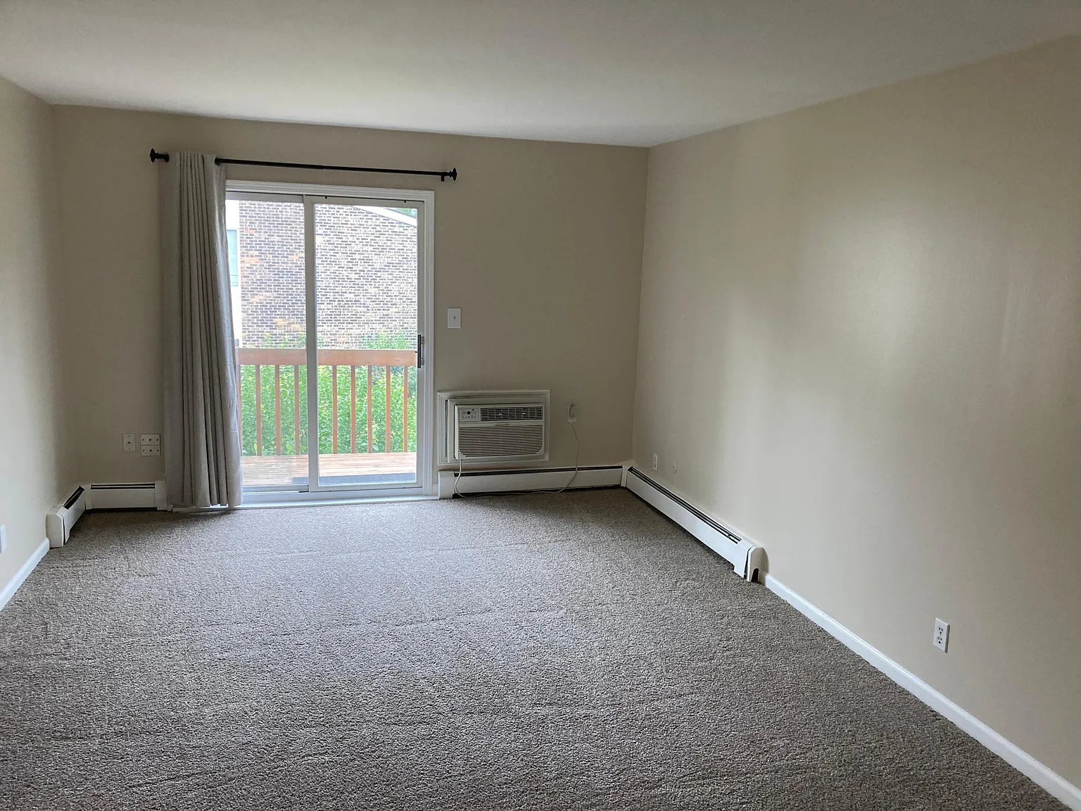 2 bed, 770 sqft, $1,595 — Photo 2