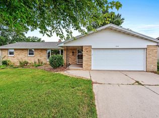 2416 S Ridge Rd, Green Bay, WI 54304
