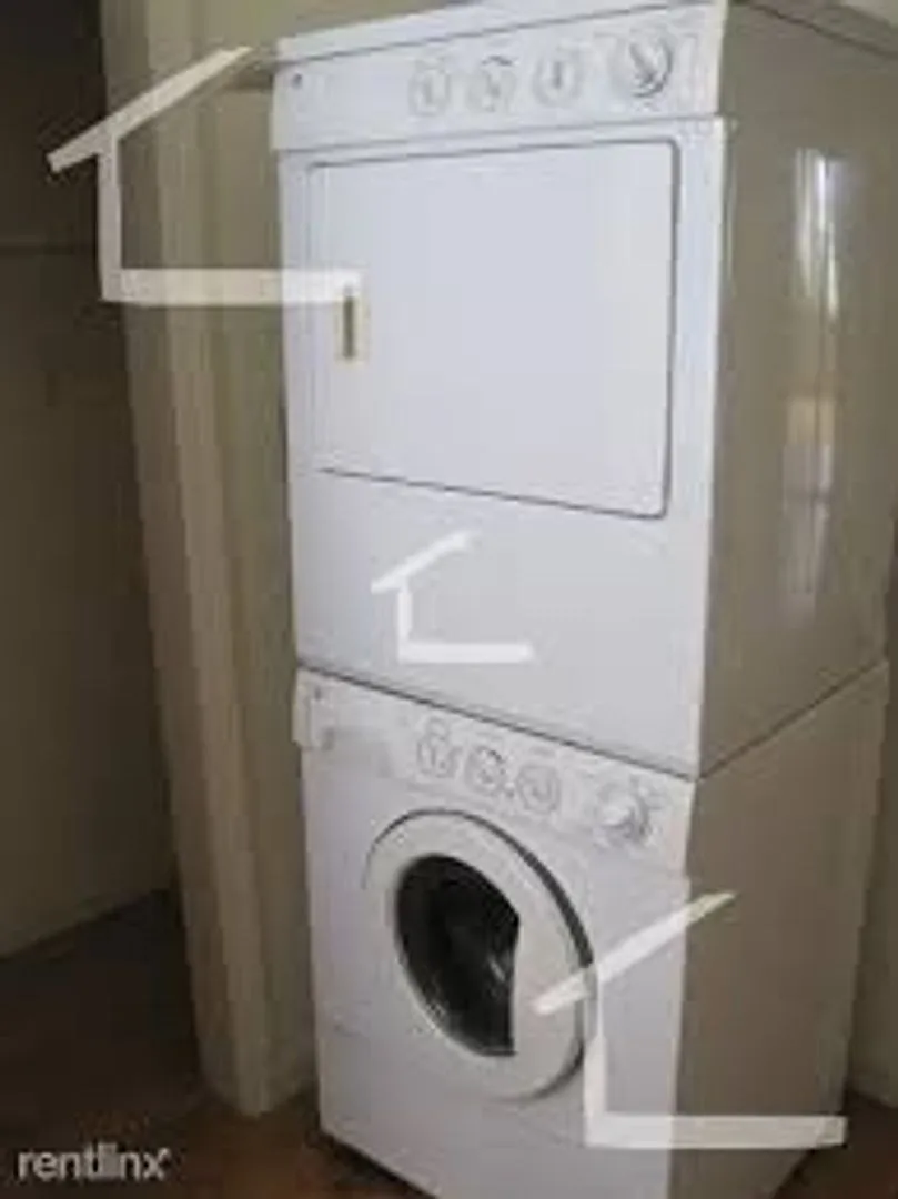 No Brokers Fee, No Security Deposit, In-Unit Washer and Dryer, Central Heat/AC, Parking for Rent,... — Photo 3