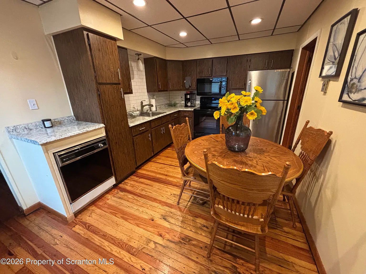 2 bed, 1.0 bath, 900 sqft, $1,600 — Photo 1