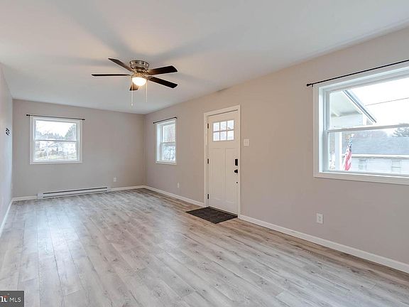 4th image of 122 Stone St