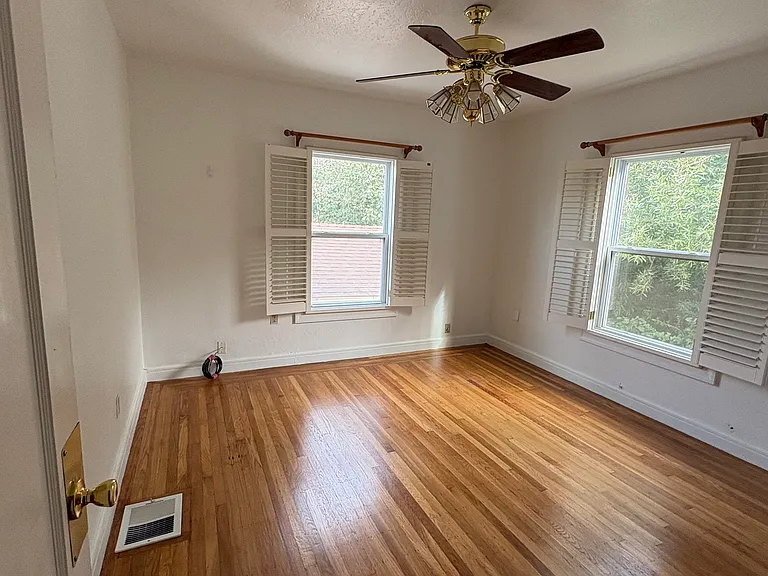 1239 Brookside Dr — Photo 11