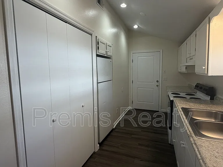 1319 Georgia Ave — Photo 6