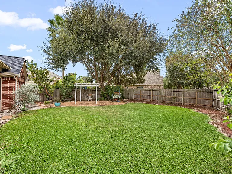 802 Floriencia St — Photo 34