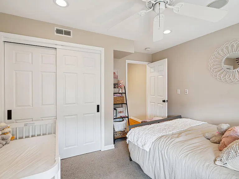 2357 Montrose St — Photo 21