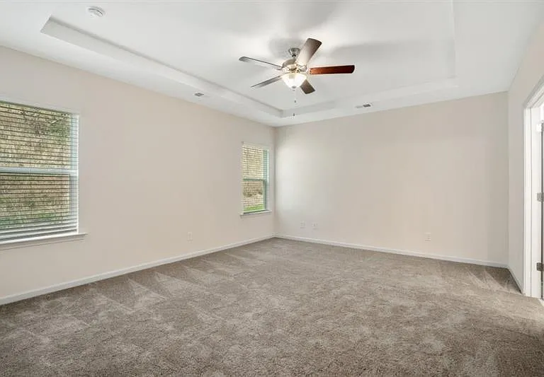 196 Marion Dr — Photo 6