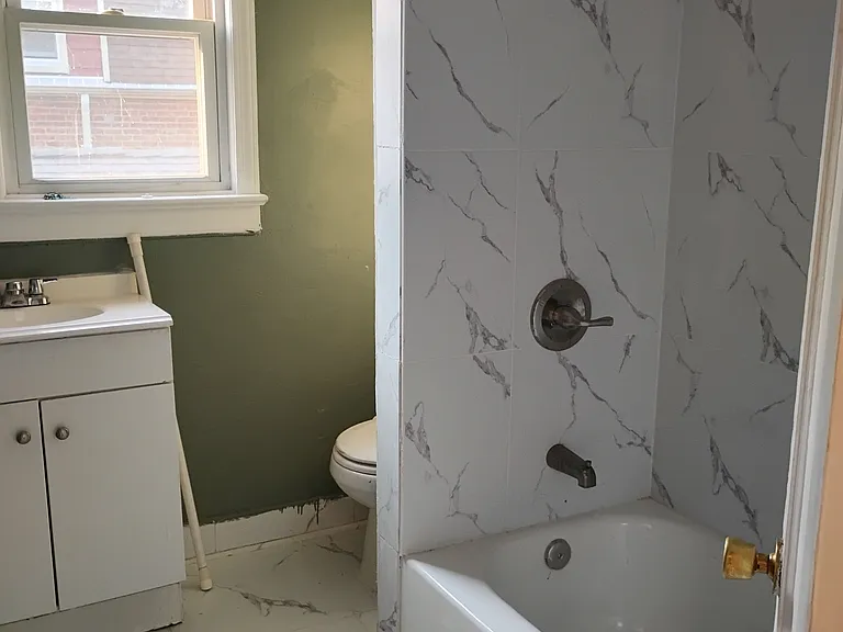 142 W 31st St #C — Photo 3