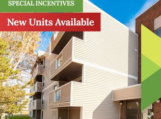 2203 38th St NW, Edmonton, AB T6L4E5