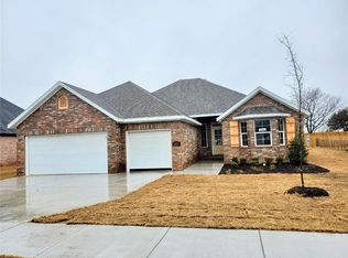 483 N Lone Jack Dr, Fayetteville, AR 72704
