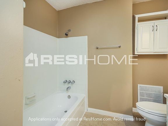 3rd image of 15926 Willbriar Ln