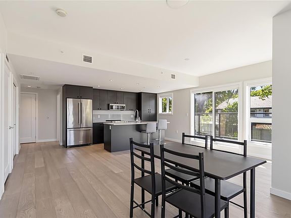 5th image of 4030 Shelbourne St #307