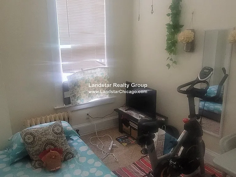 1233 Chicago Ave #11 — Photo 10