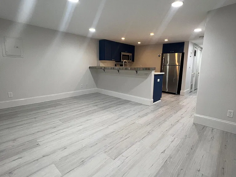 571 E Broadway #1 — Photo 6