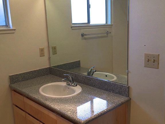 4th image of 441 Paula Ct #B
