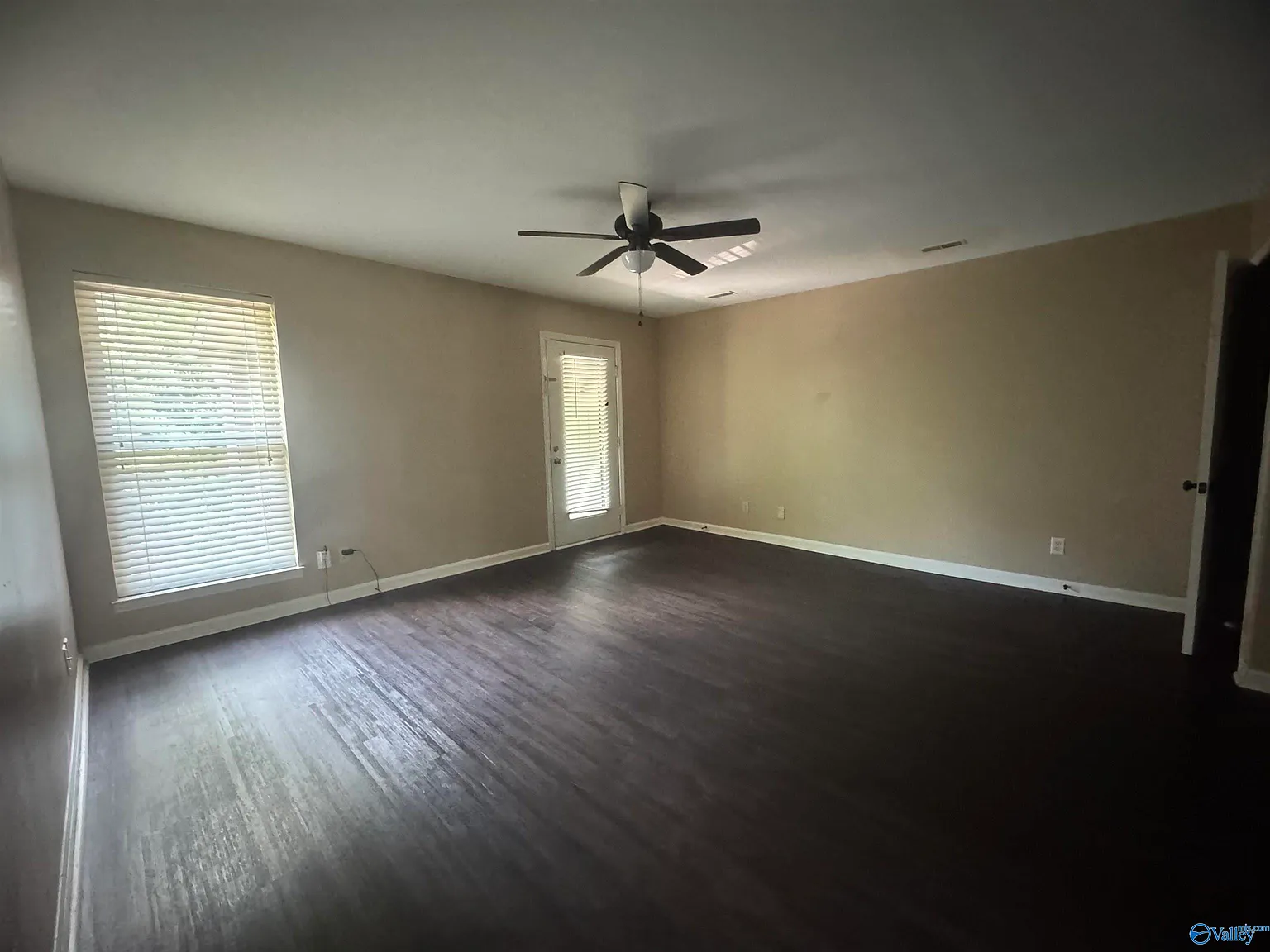 2 bed, 2.0 bath, 1100 sqft, $999 — Photo 2