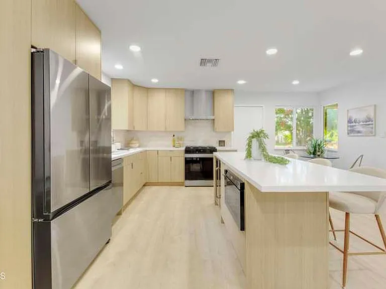 2109 Young Ave — Photo 11