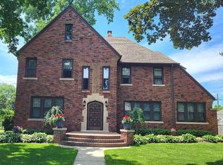 1171 Bedford Rd, Grosse Pointe Park, MI 48230