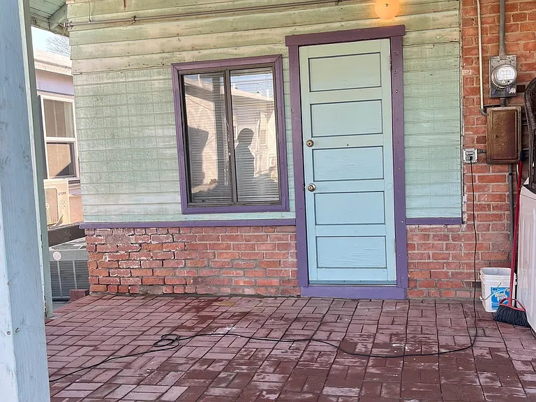 551 S 1st Ave — Photo 16