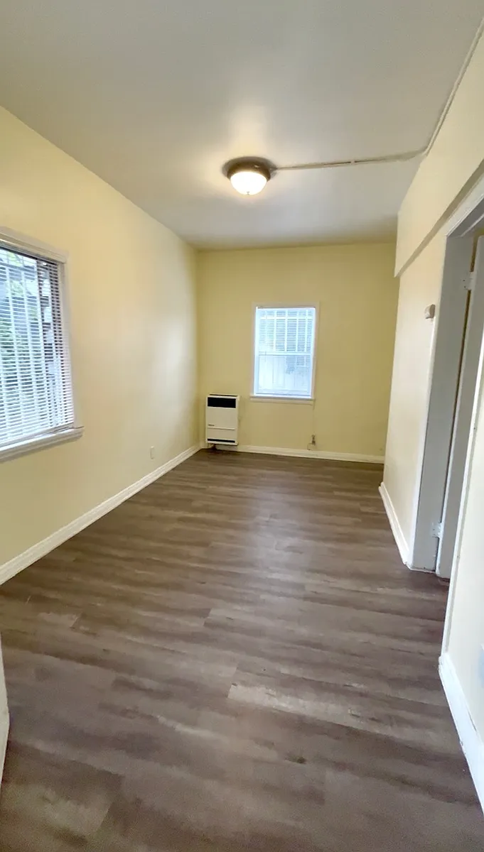 Building Photo - 207 W Vernon Ave #5