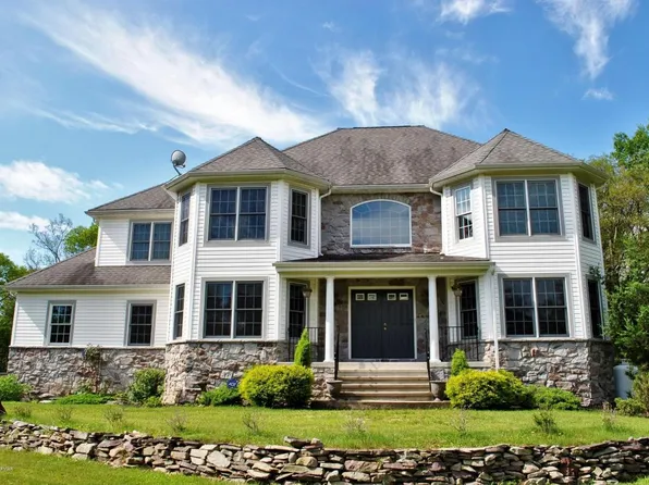 452 Post Hill Rd, Henryville, PA 18332