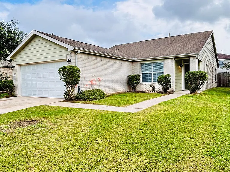 8134 Sanders Forest Ct — Photo 1