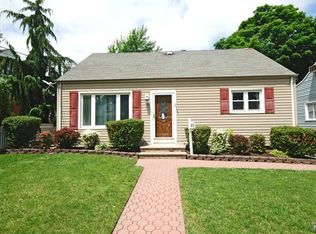 45 Berdan St, Rochelle Park, NJ 07662