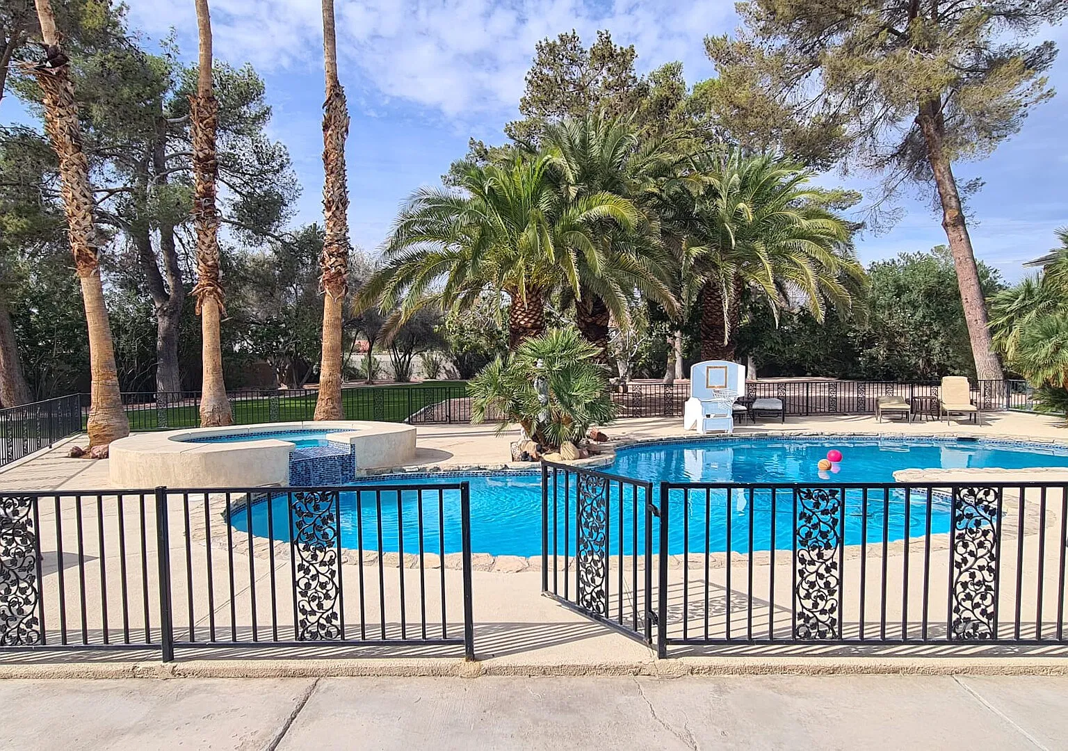 Vegas Oasis — Photo 1