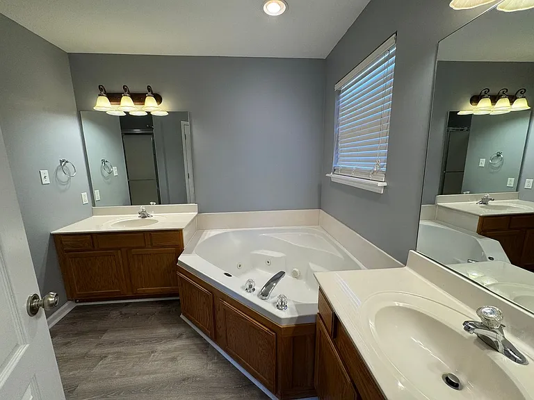 2603 Oakfield Dr — Photo 22