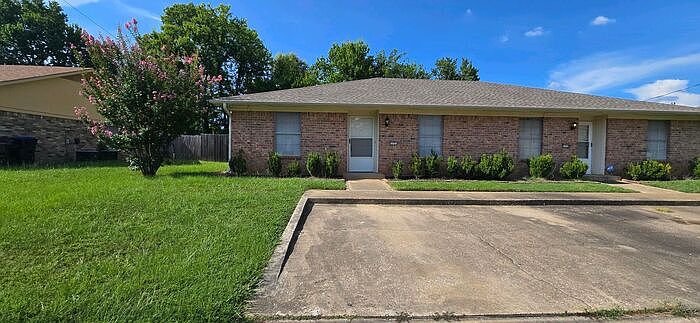 1st image of 1721 Clearwood Dr