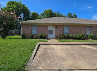 1721 Clearwood Dr, Longview, TX 75604