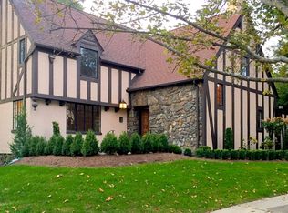 1 W Winding Rd, Poughkeepsie, NY 12601