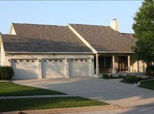 9 Cobblestone Ct, Bloomington, IL 61704