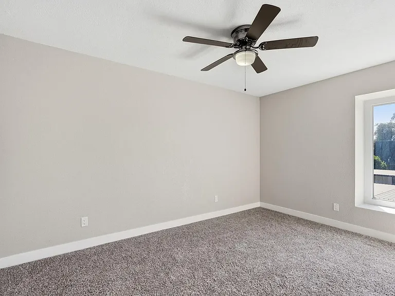 8053 N 32nd Dr — Photo 16