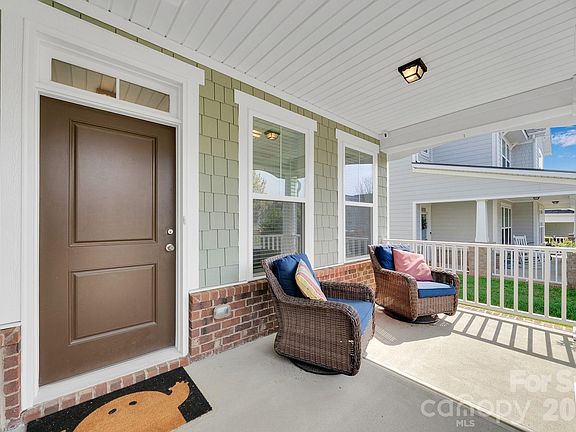4th image of 3556 County Down Ave