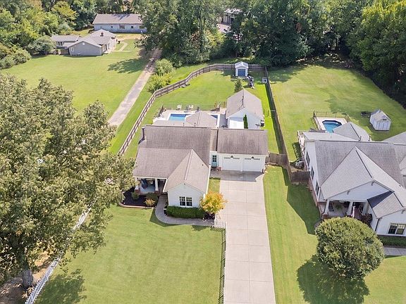 3rd image of 469 S Rowlett St