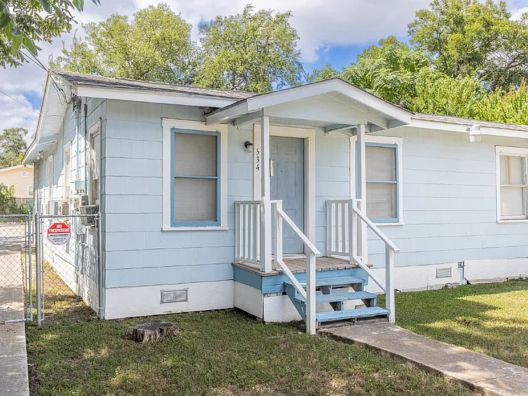 534 Walton Ave — Photo 3
