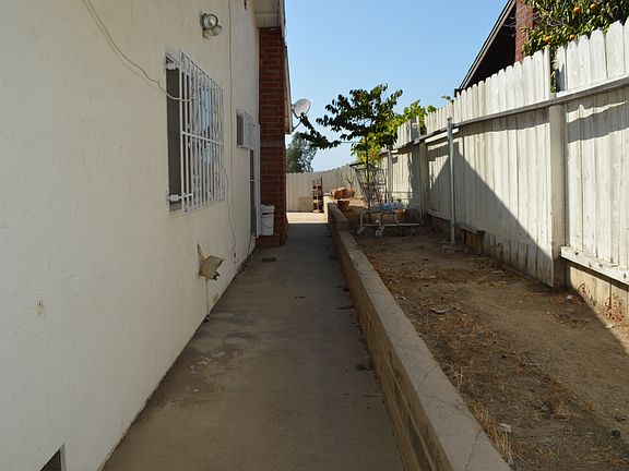 4th image of 651 Windsor Cir