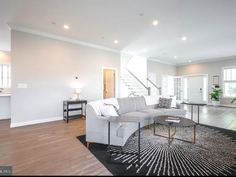 3425 Eastern Ave — Photo 5