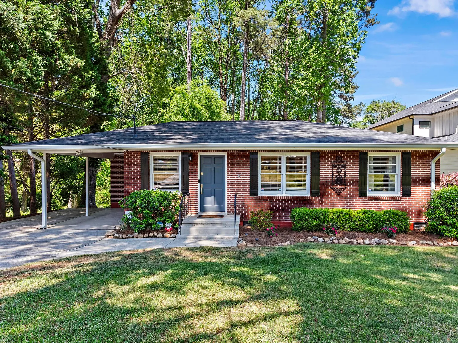 3 bed, 1.5 bath, 1100 sqft, $2,700 — Photo 1