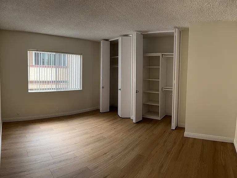 1001 E California Ave — Photo 9