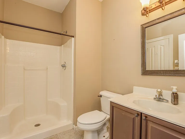800 Sherrard Ct — Photo 18
